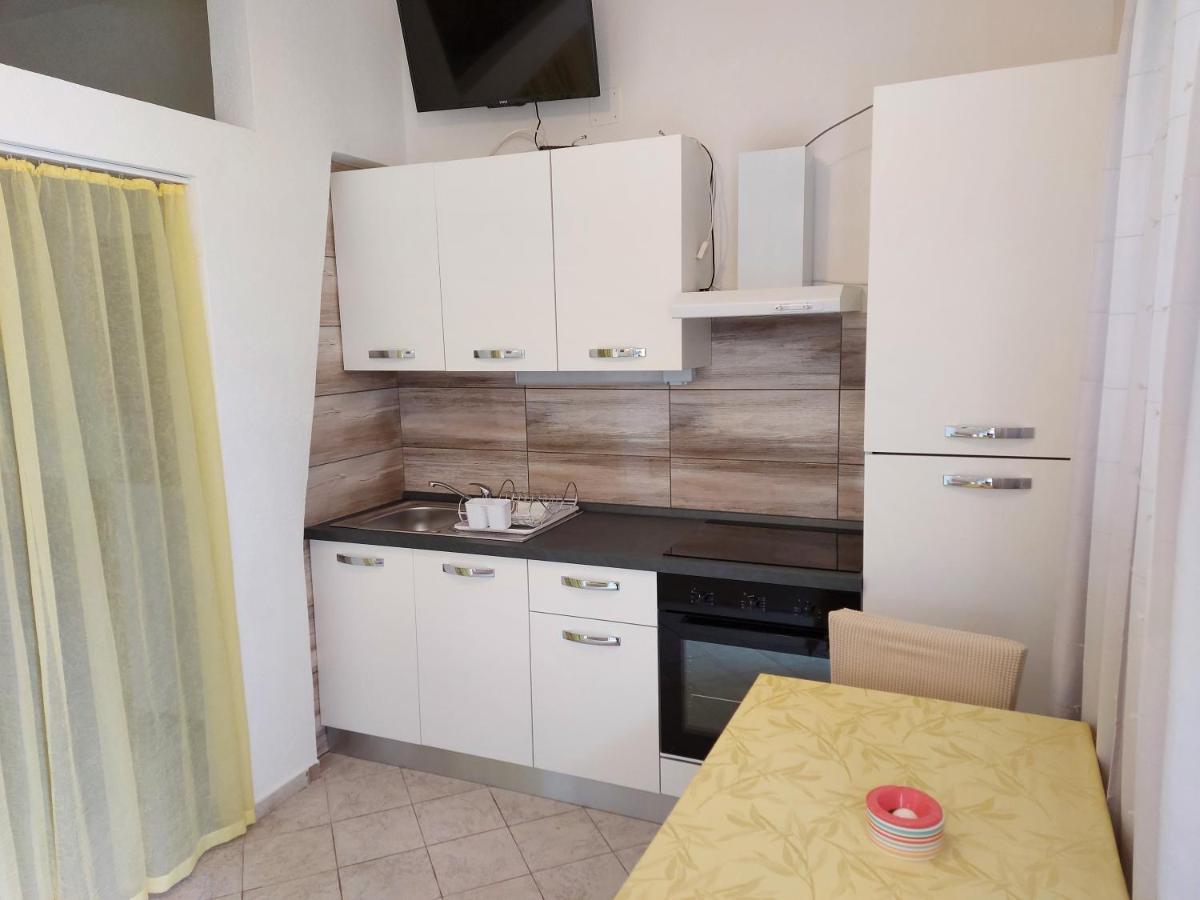 באסקה Apartments & Rooms Nensi מראה חיצוני תמונה
