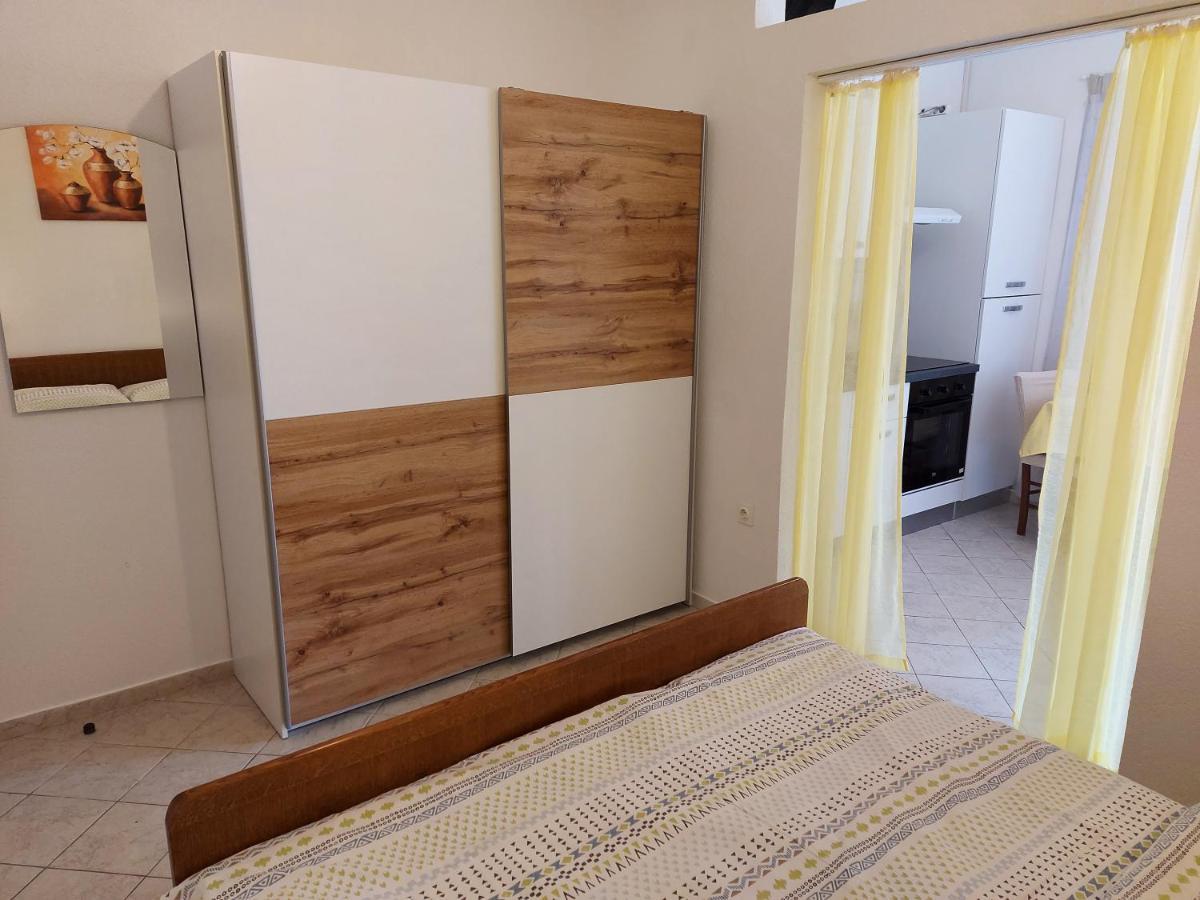 באסקה Apartments & Rooms Nensi מראה חיצוני תמונה