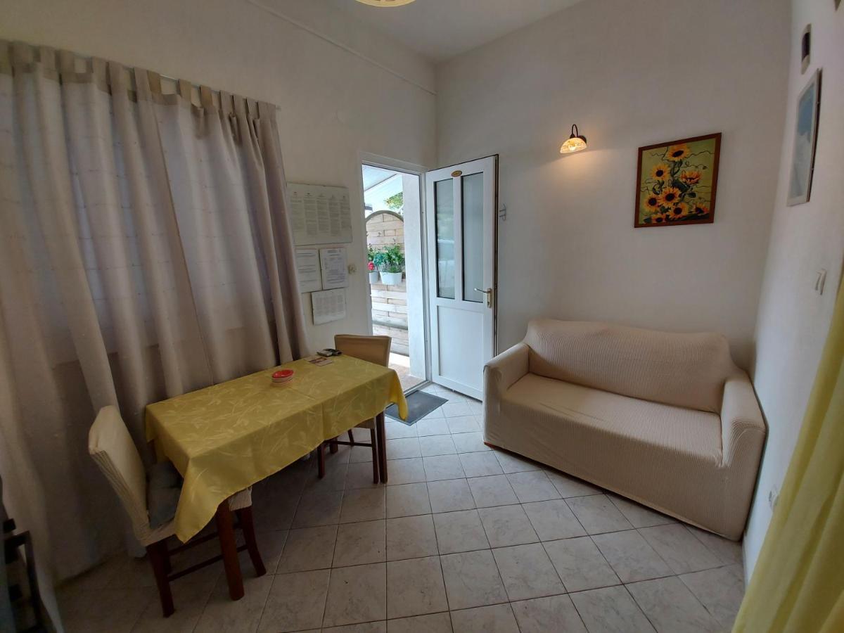 באסקה Apartments & Rooms Nensi מראה חיצוני תמונה