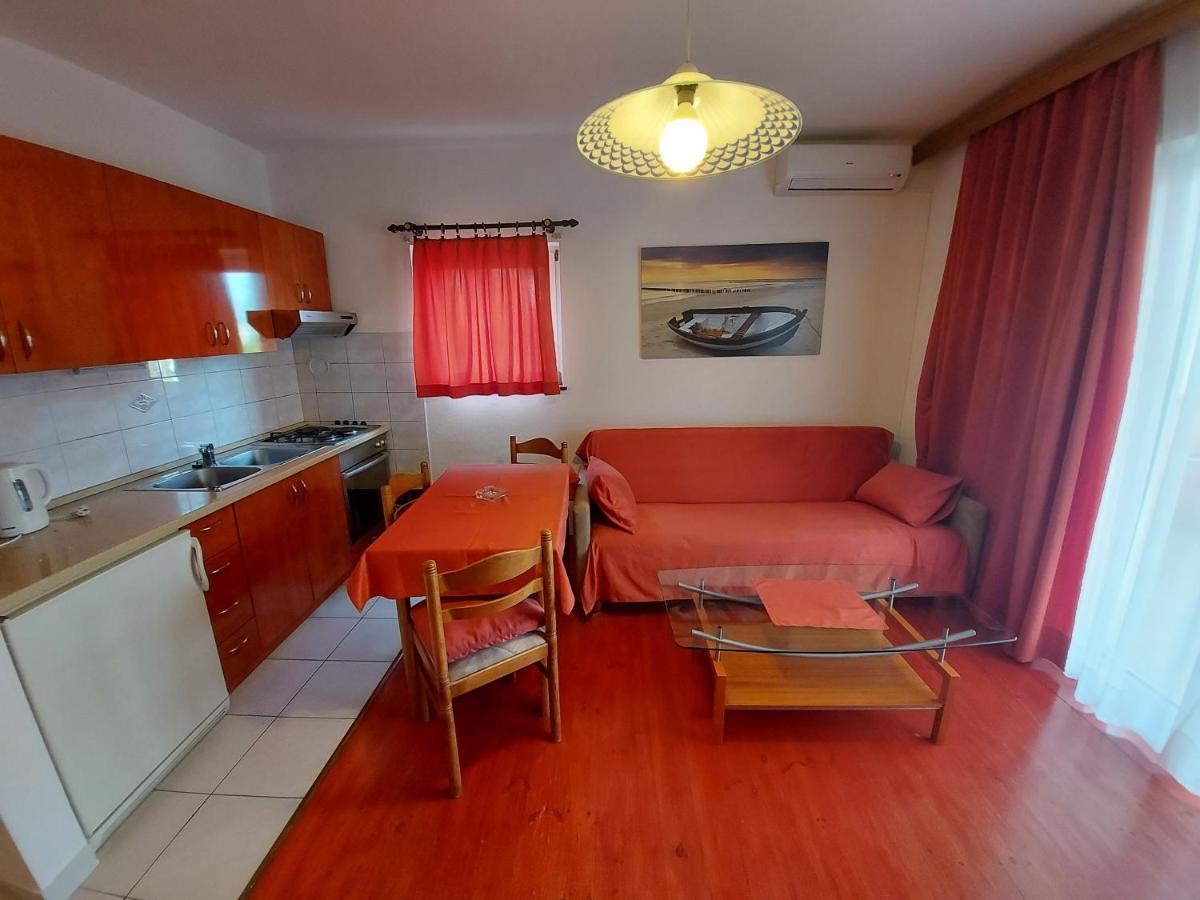 באסקה Apartments & Rooms Nensi מראה חיצוני תמונה