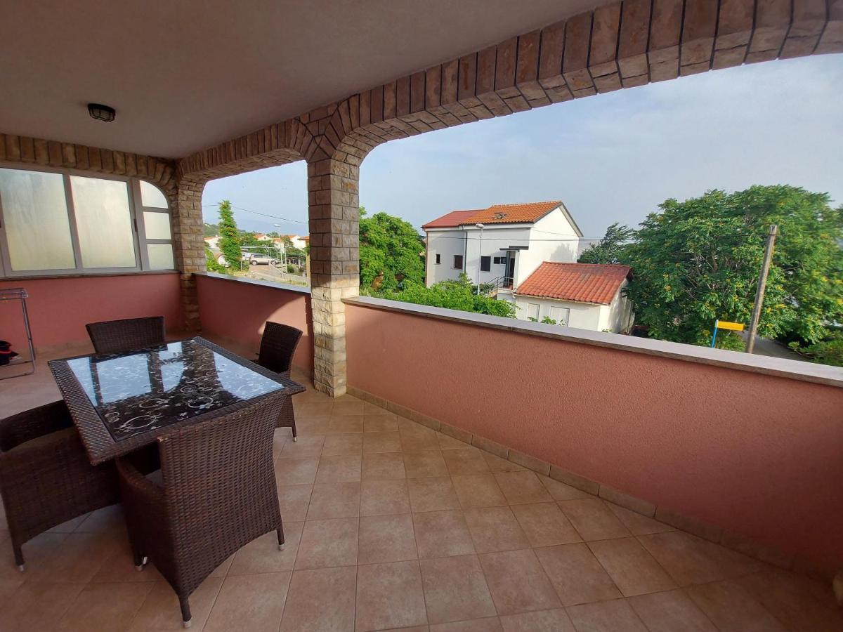 באסקה Apartments & Rooms Nensi מראה חיצוני תמונה