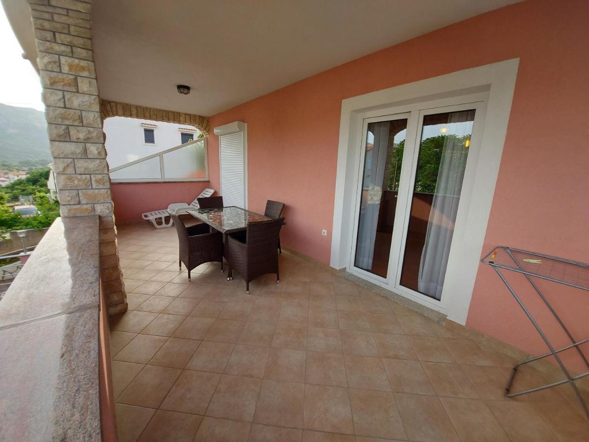 באסקה Apartments & Rooms Nensi מראה חיצוני תמונה
