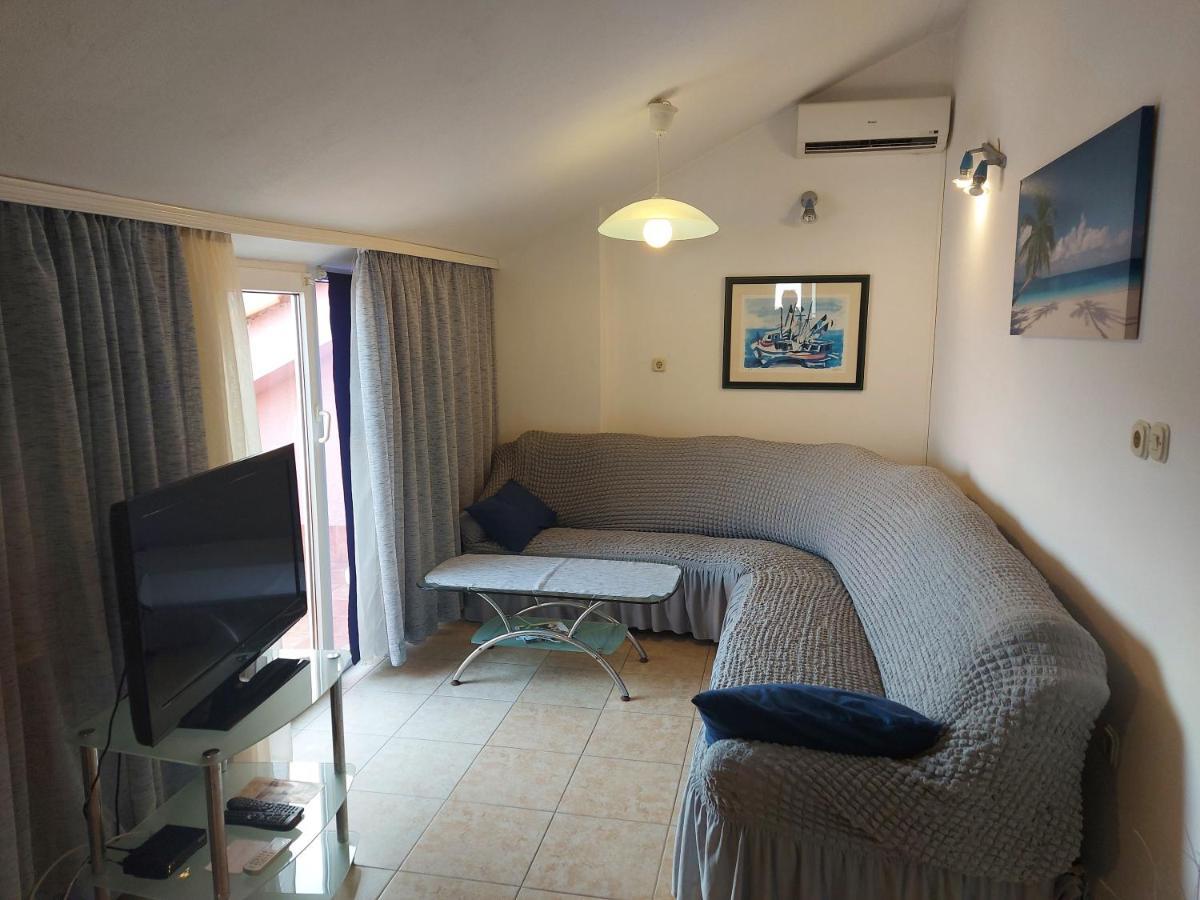 באסקה Apartments & Rooms Nensi מראה חיצוני תמונה