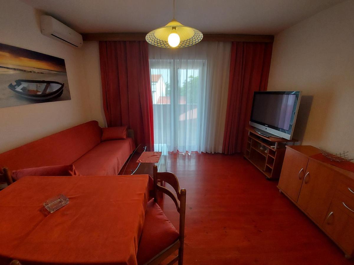 באסקה Apartments & Rooms Nensi מראה חיצוני תמונה