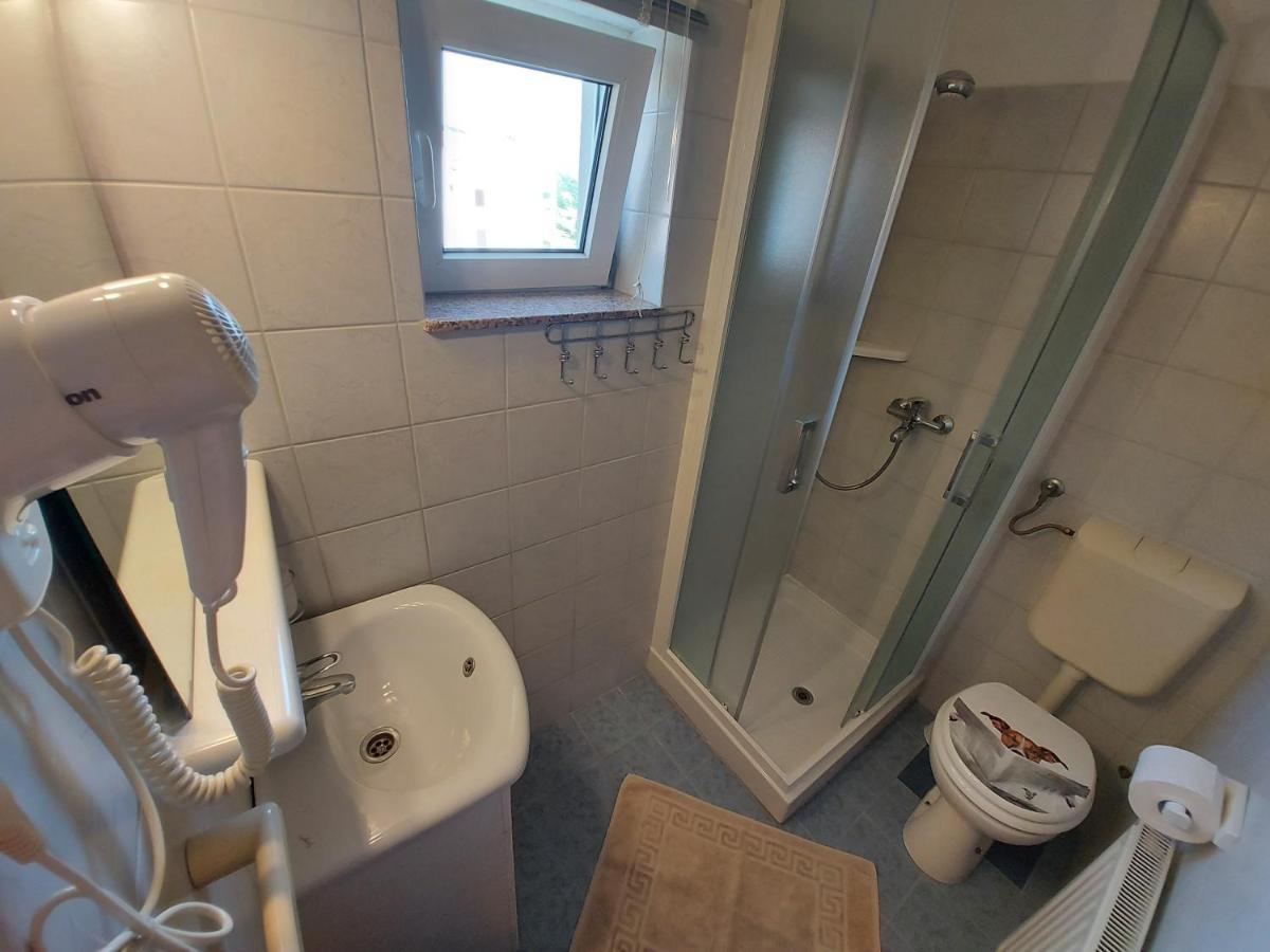 באסקה Apartments & Rooms Nensi מראה חיצוני תמונה