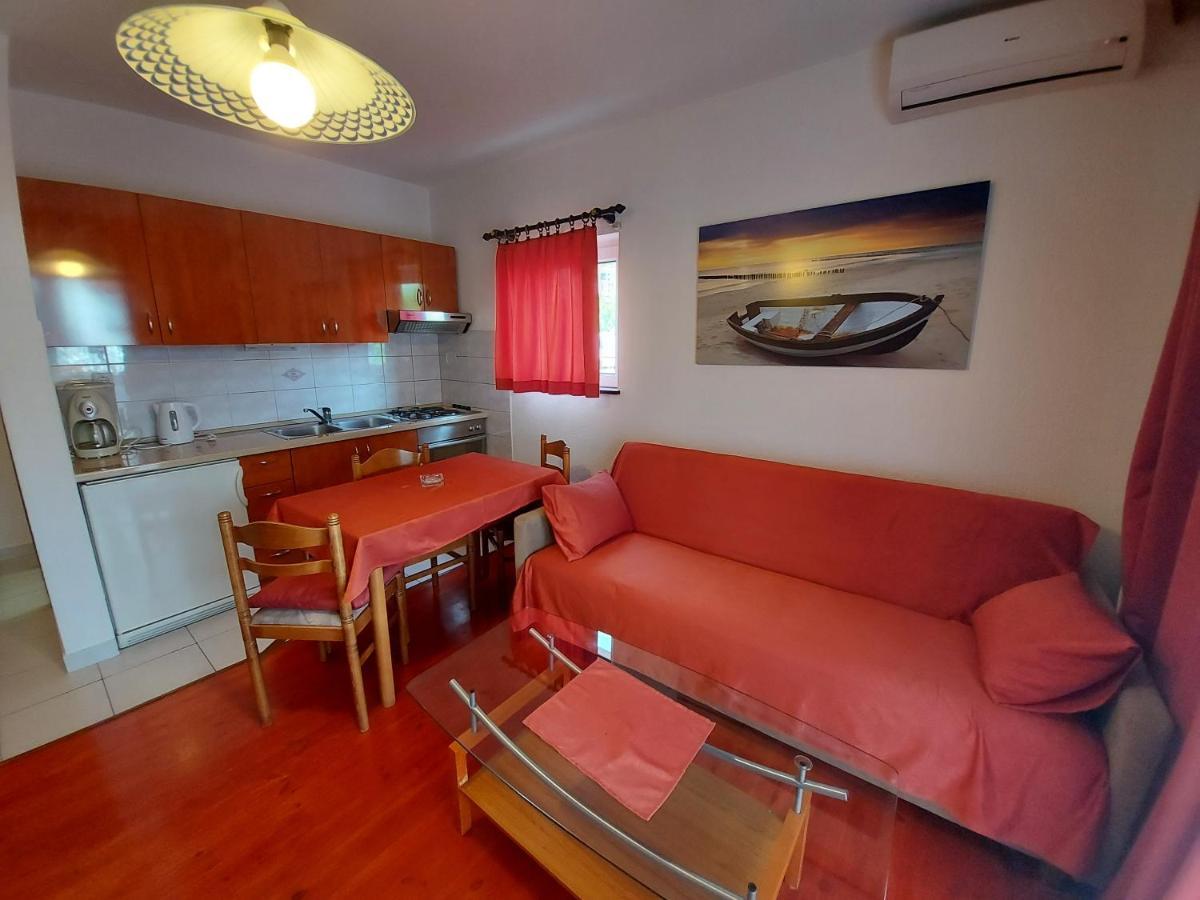באסקה Apartments & Rooms Nensi מראה חיצוני תמונה