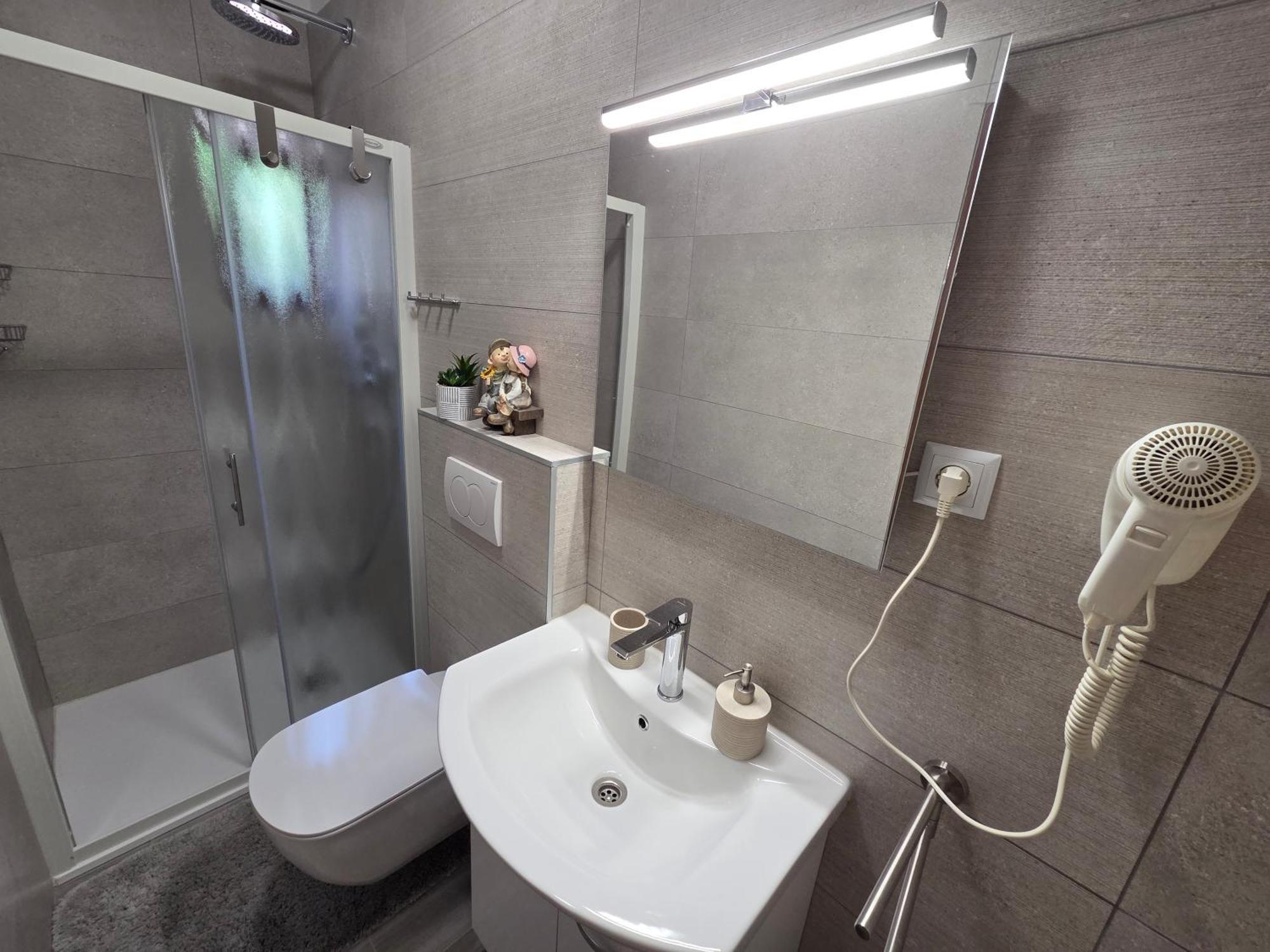 באסקה Apartments & Rooms Nensi מראה חיצוני תמונה