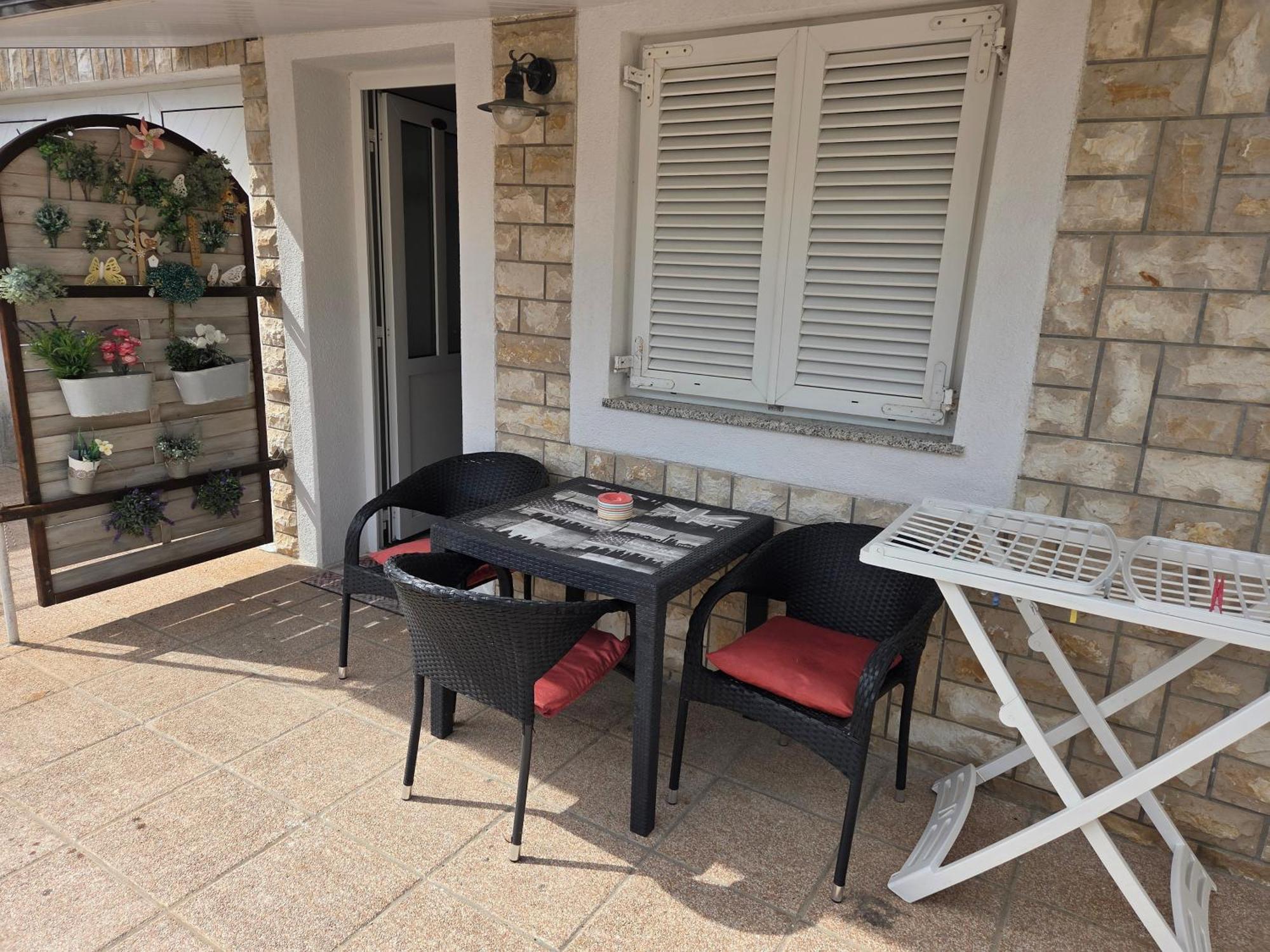באסקה Apartments & Rooms Nensi מראה חיצוני תמונה