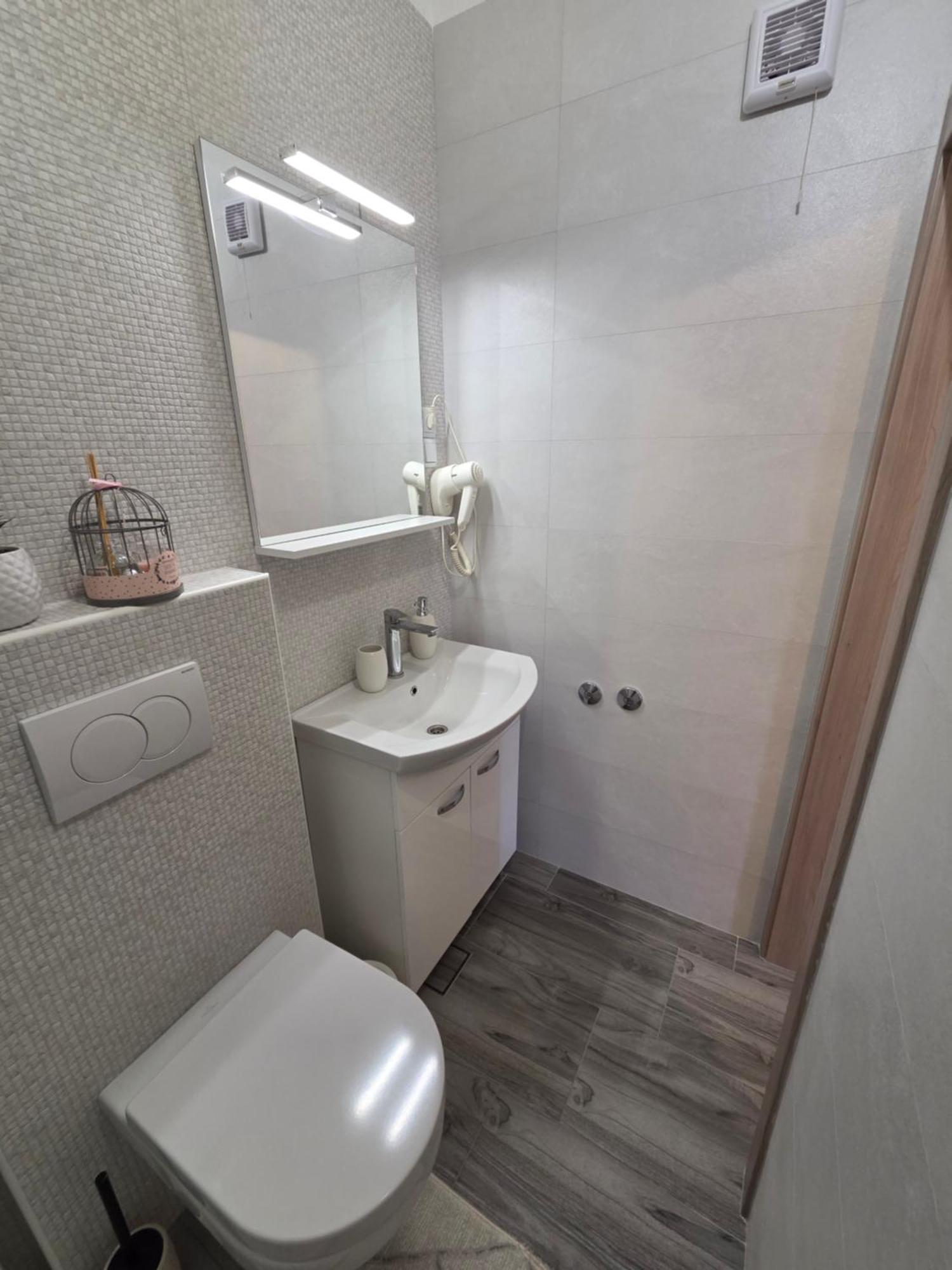 באסקה Apartments & Rooms Nensi מראה חיצוני תמונה