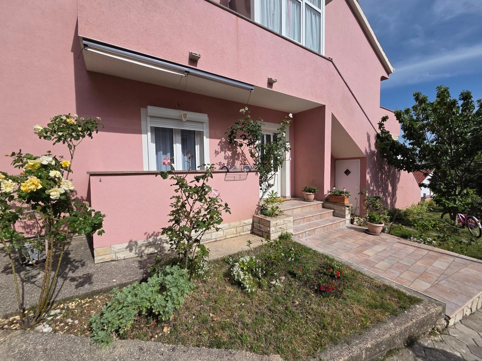 באסקה Apartments & Rooms Nensi מראה חיצוני תמונה